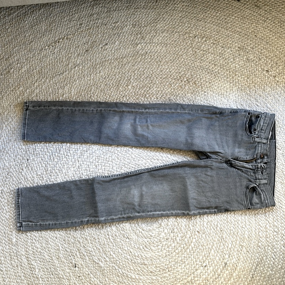 men’s gray skinny jeans.